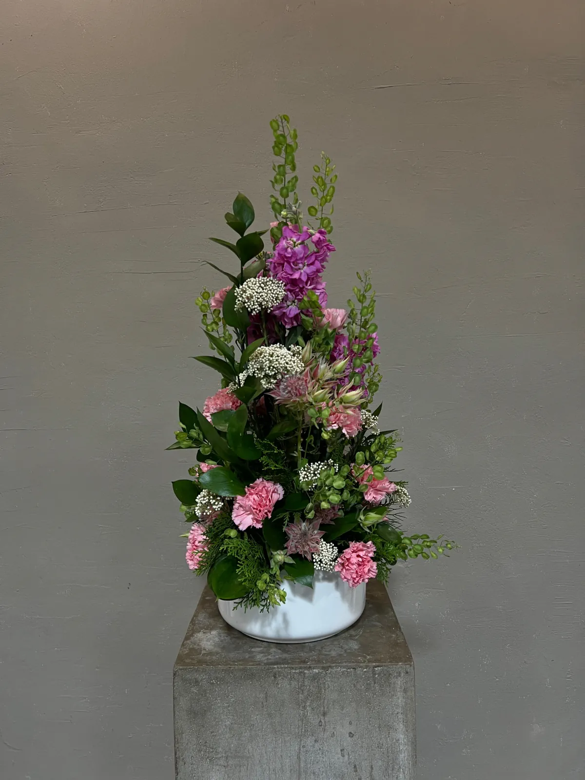 Custom floral gesture for an event