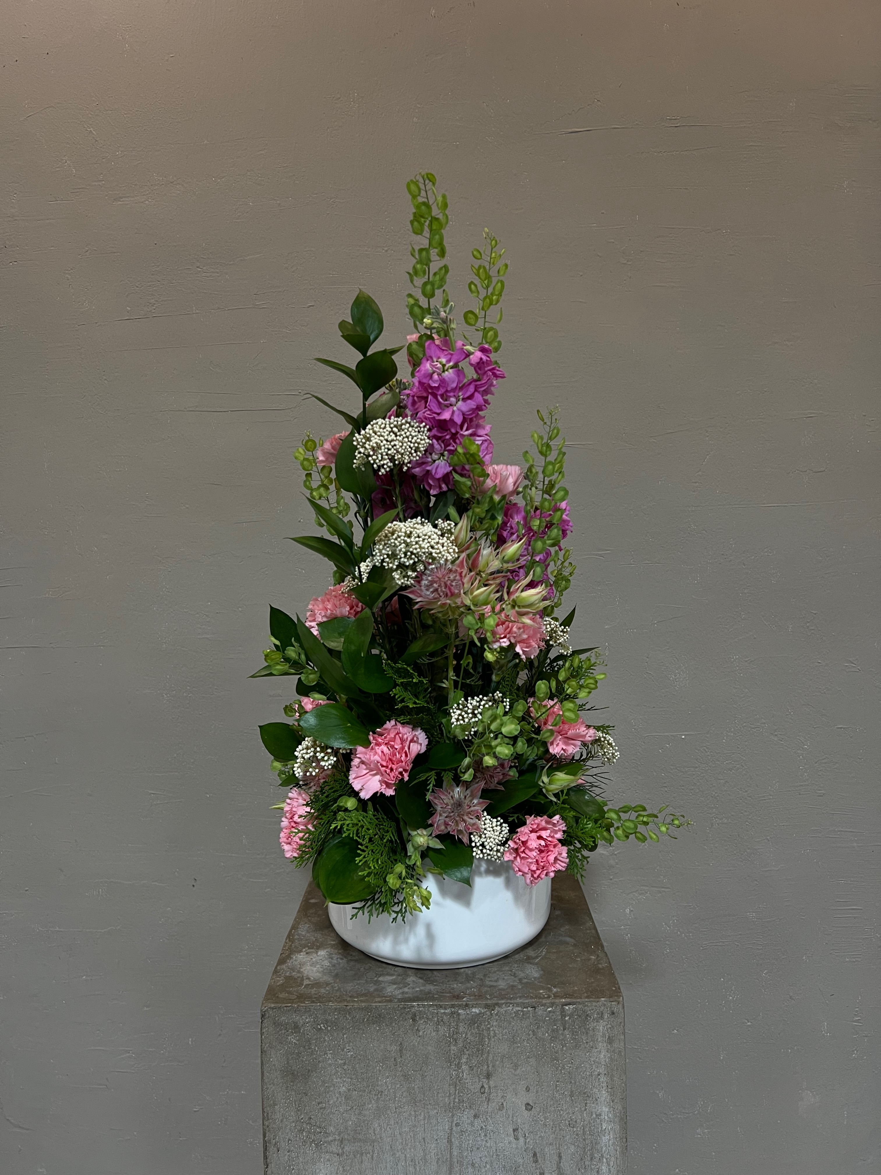 Custom floral gesture for an event